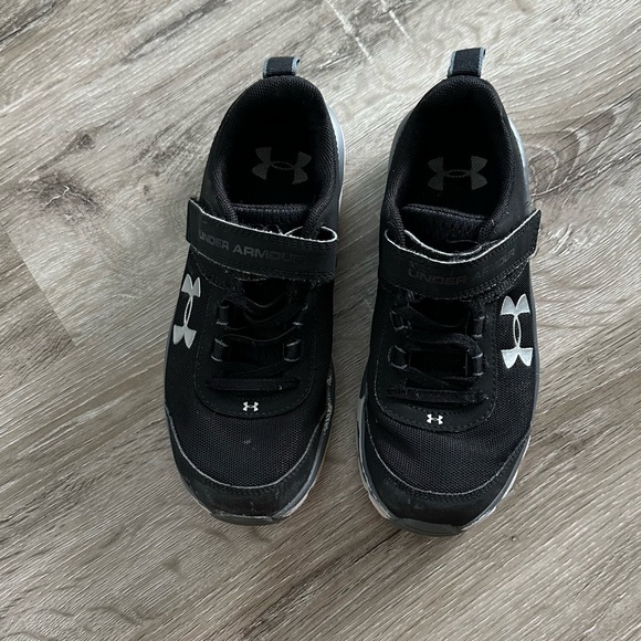 Girls Under Armour sneakers - Picture 2 of 5